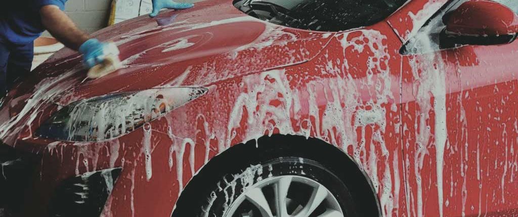 Limpieza del coche: ¿cómo lavar el coche por fuera?